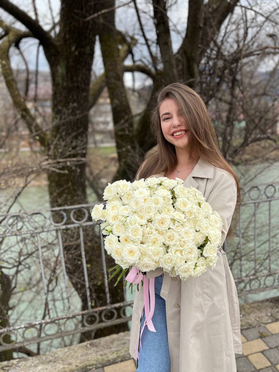 Кущова біла троянда