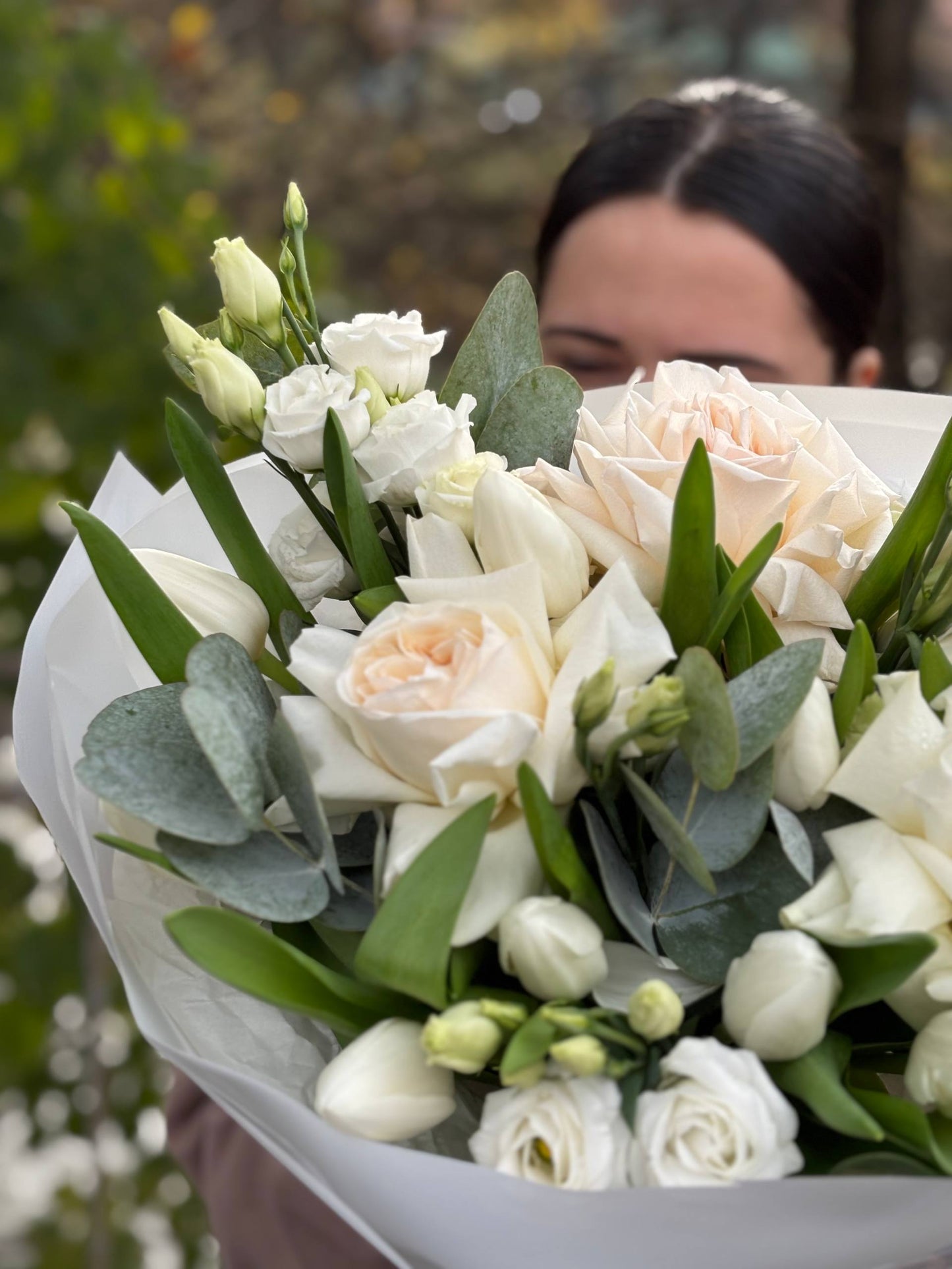 Французькі троянди з тюльпанами
