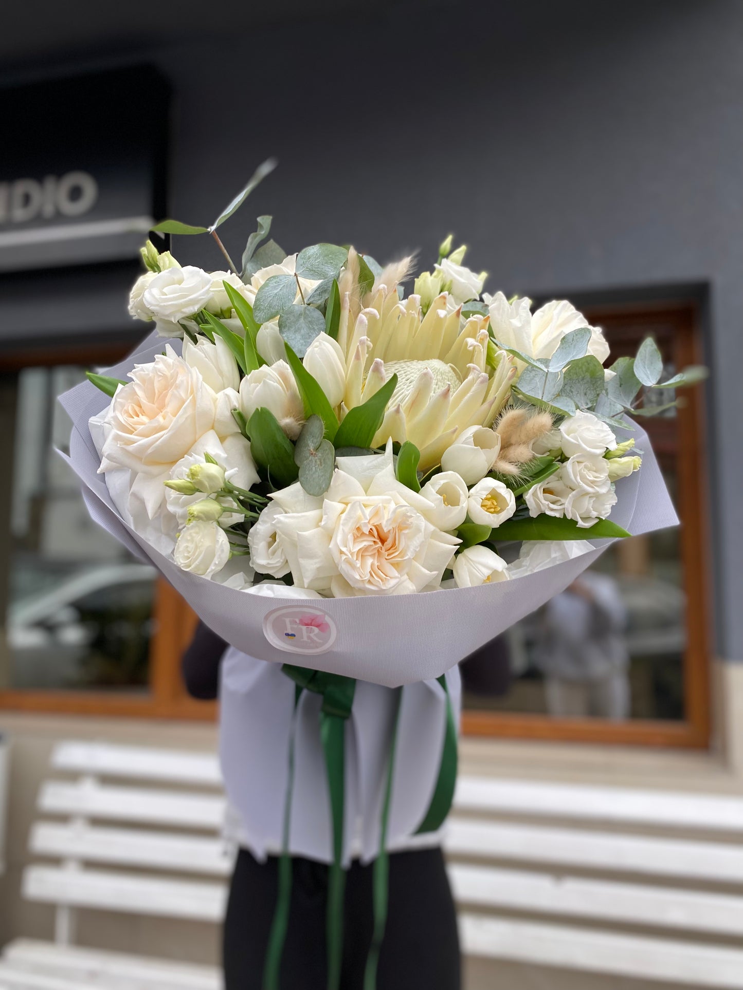 Комбінований букет з білою протеєю