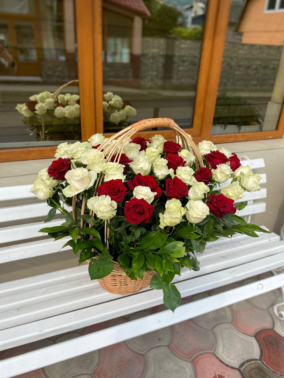 Корзинка з Трояндами 55 шт