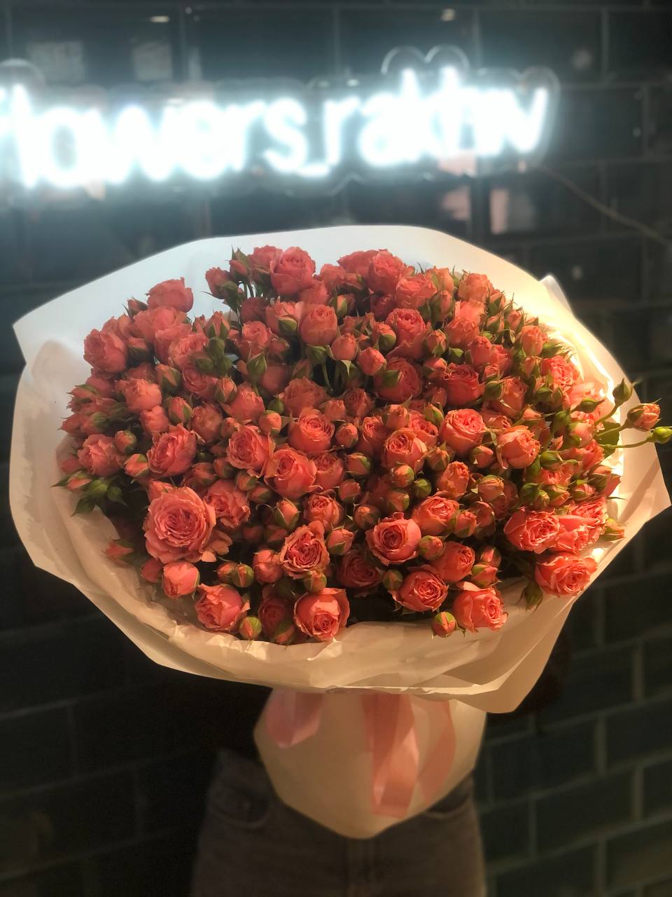 Букет з кущових троянд (19 шт)