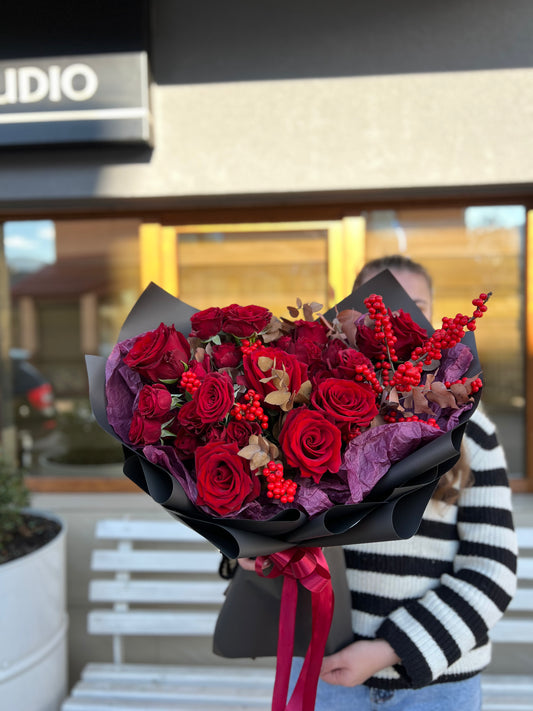 Комбінований букет з ілексом