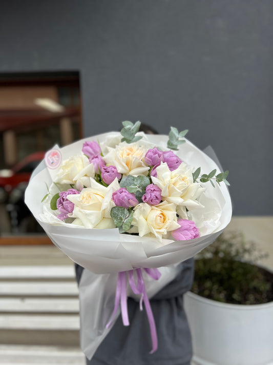 Ніжна композиція з тюльпанами