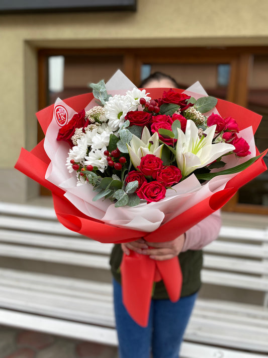 Комбінований букет з ліліями