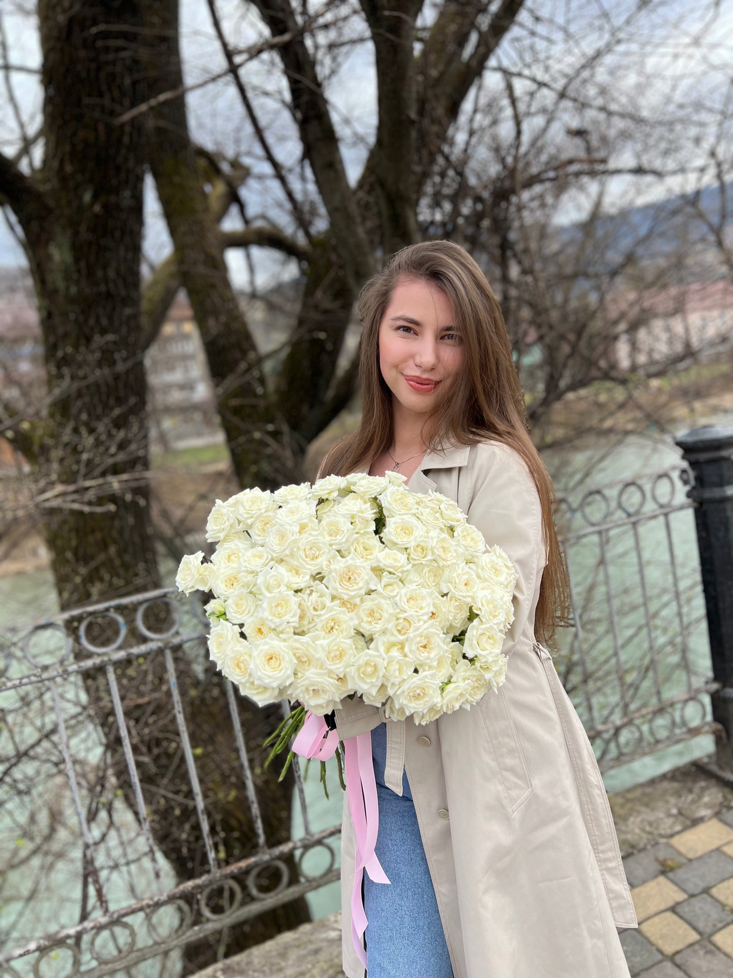 Кущова біла троянда