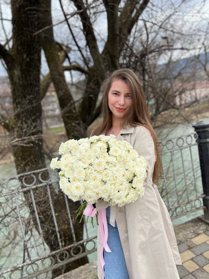 Кущова біла троянда