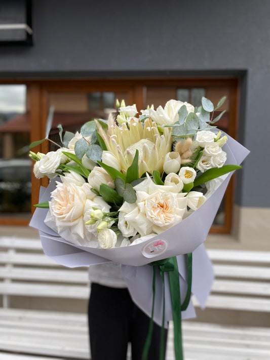 Комбінований букет з білою протеєю