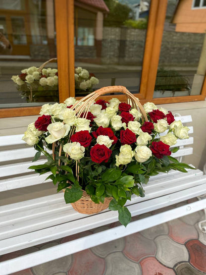 Корзинка з Трояндами 55 шт