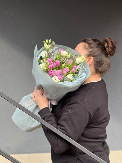 Тюльпани з еустомою