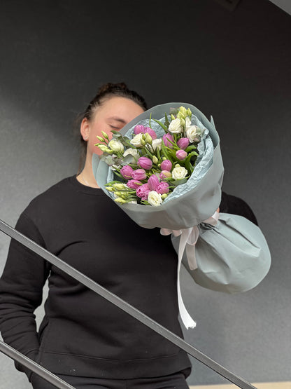 Тюльпани з еустомою