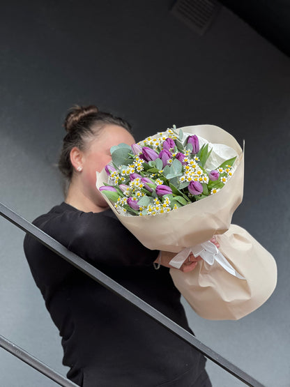 Танацетіум з тюльпанами