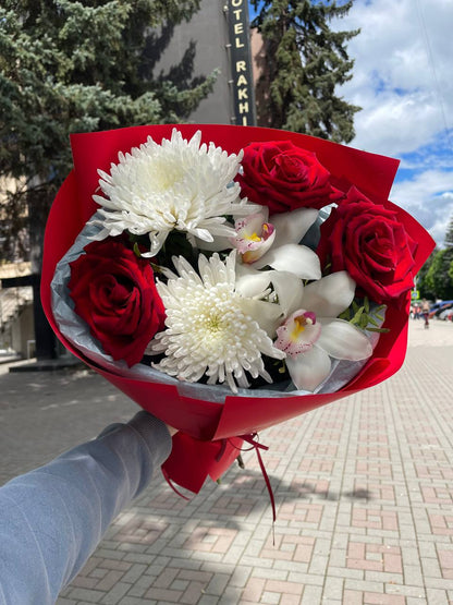 Орхідеї з трояндами