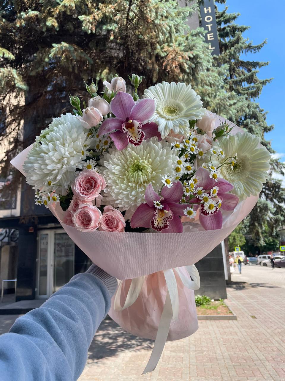 Ніжна композиція з орхідеями