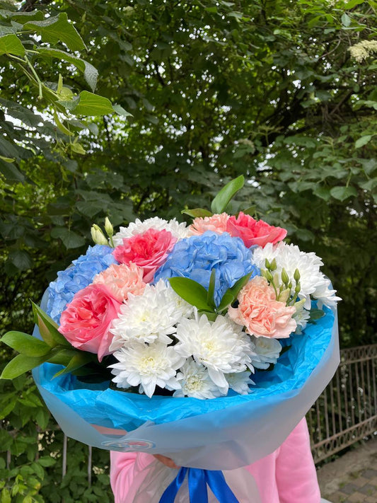 Комбінований букет з гортензіями