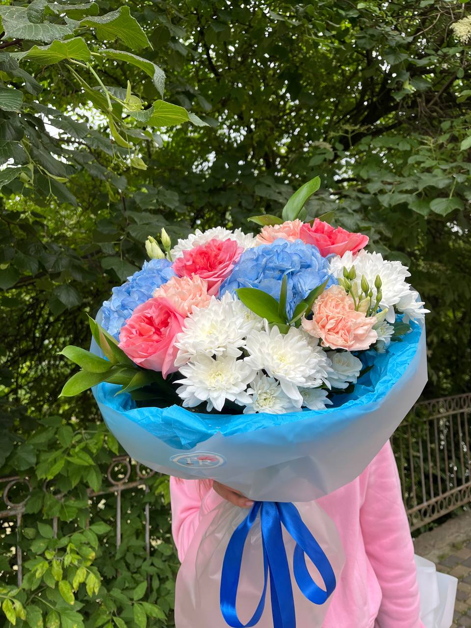 Комбінований букет з гортензіями